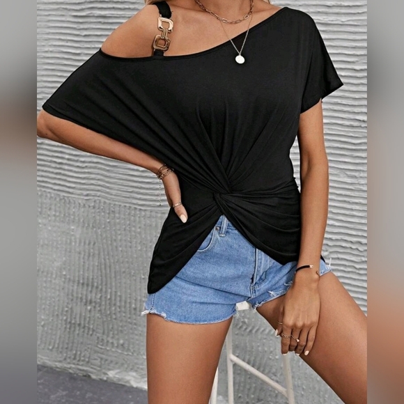 Clasi Asymmetrical Neck T-shirt with Front Twist Chain Design - Picture 1 of 3